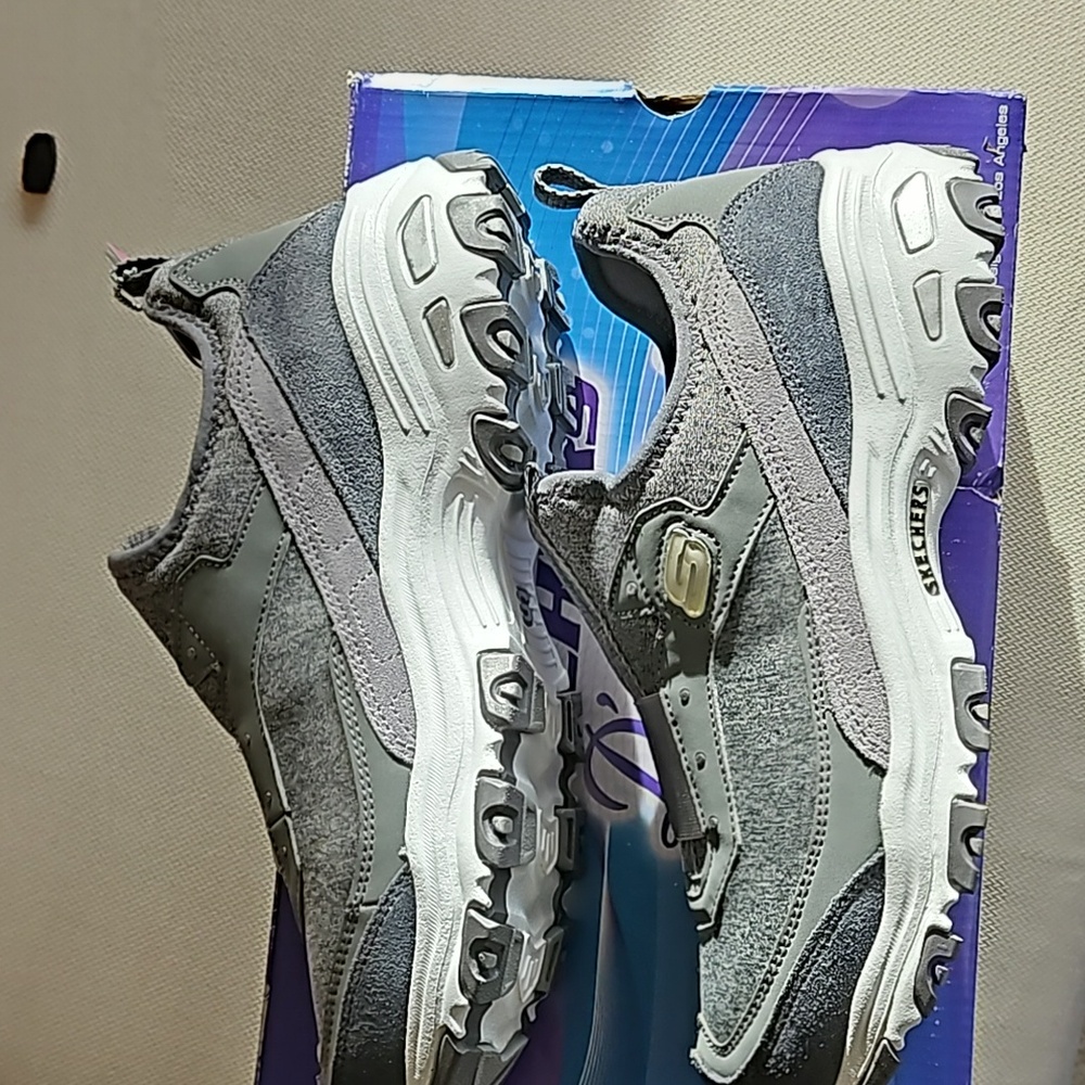 SKECHERS D'LITES MODERN FRONT SLIP ON SNEAKER SHOES SIZE 9